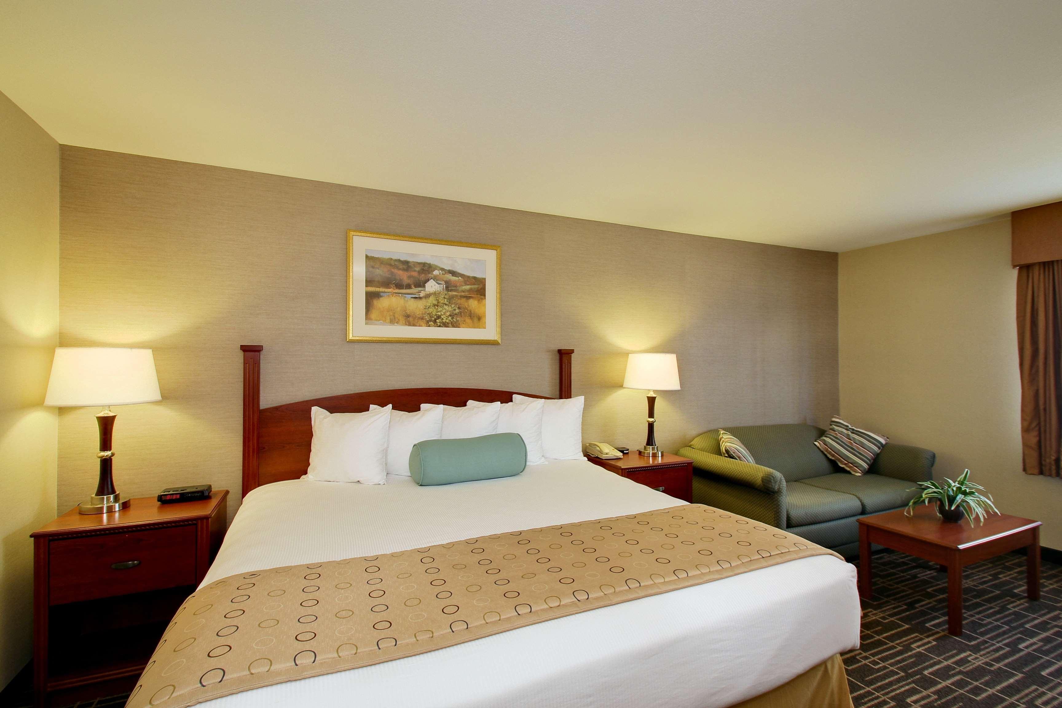 מולין Best Western Airport Inn מראה חיצוני תמונה