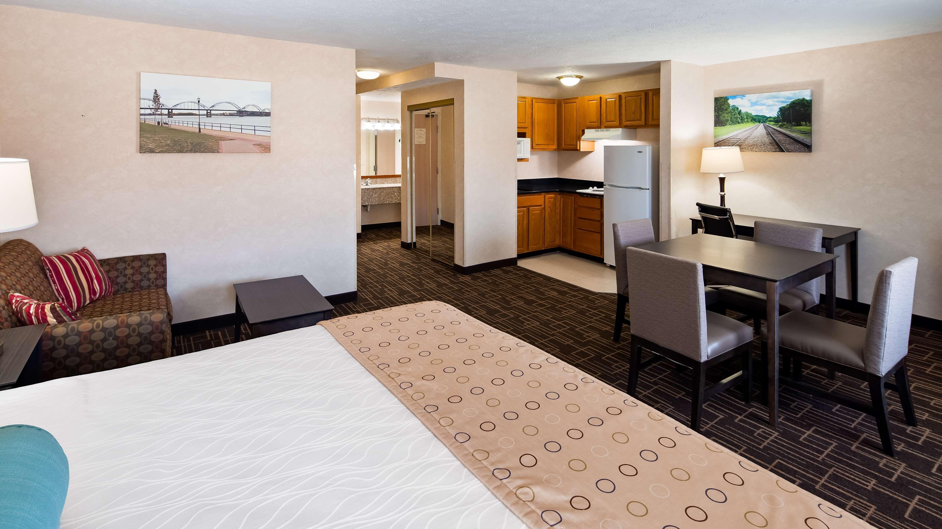 מולין Best Western Airport Inn מראה חיצוני תמונה