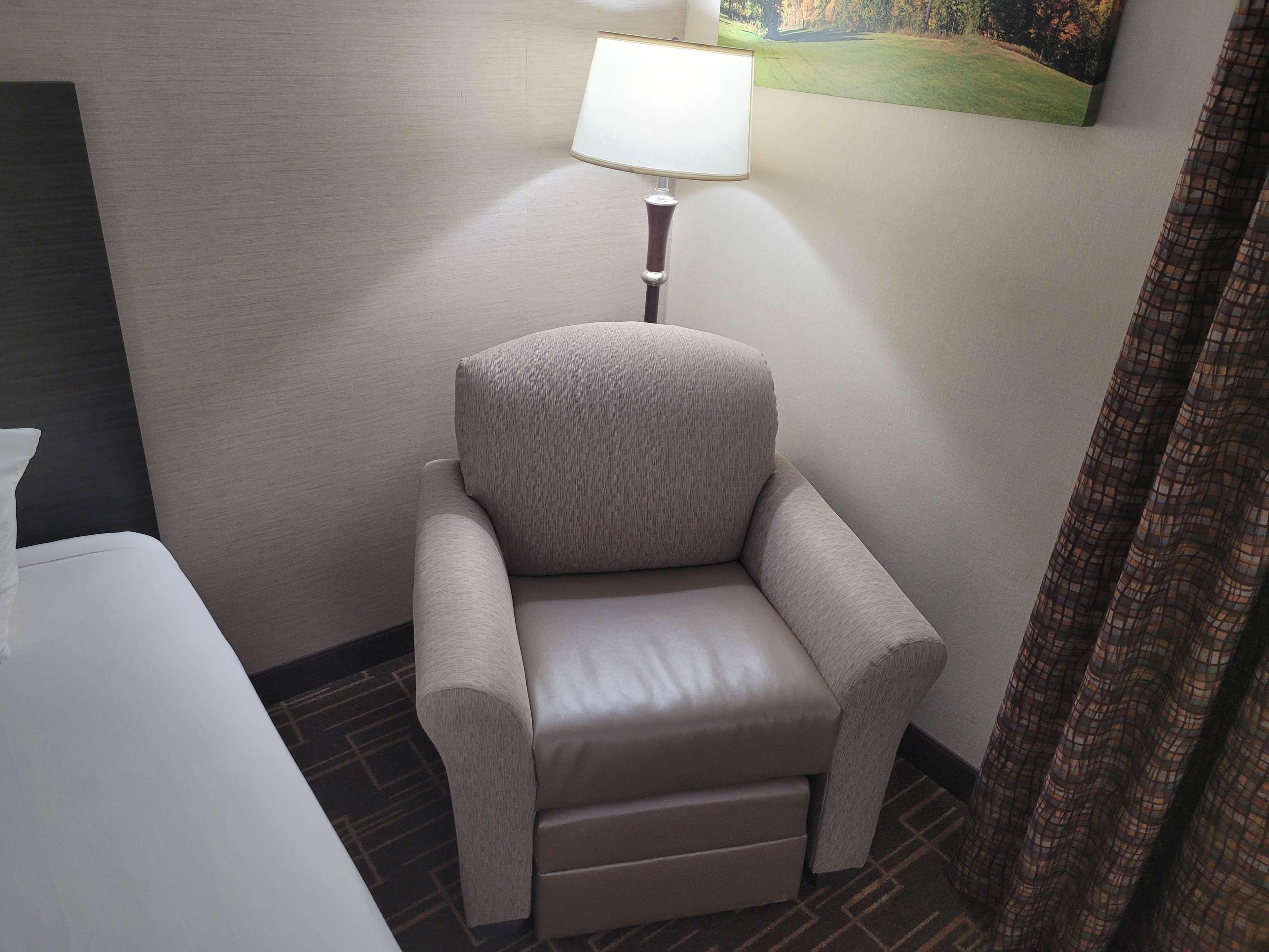 מולין Best Western Airport Inn מראה חיצוני תמונה