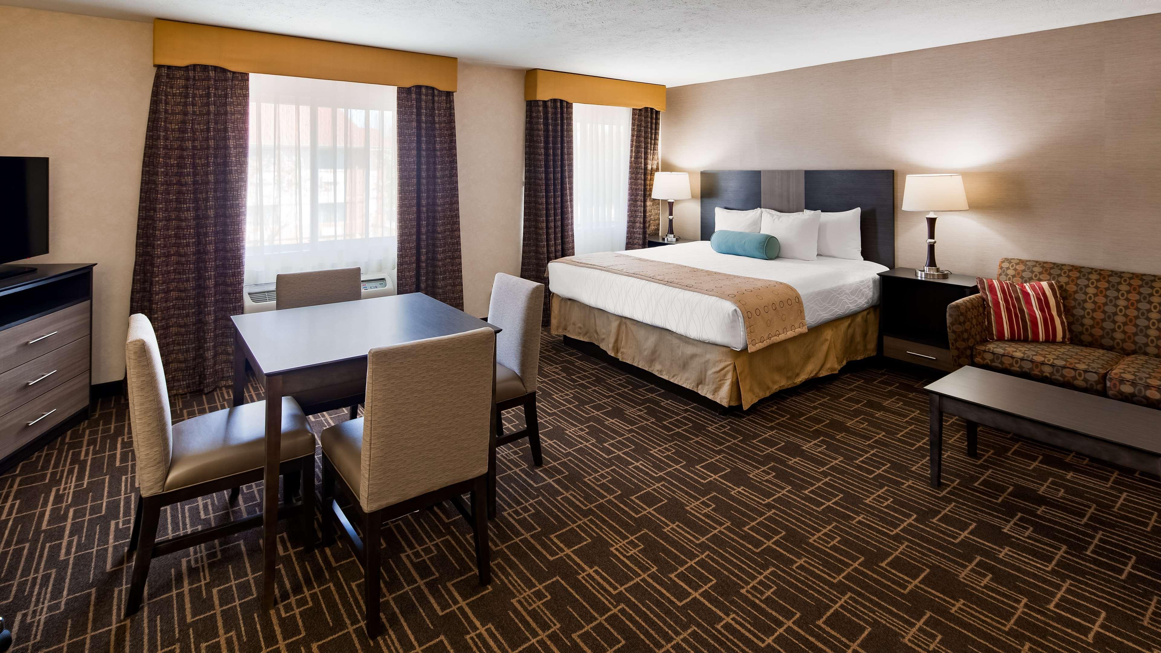 מולין Best Western Airport Inn מראה חיצוני תמונה