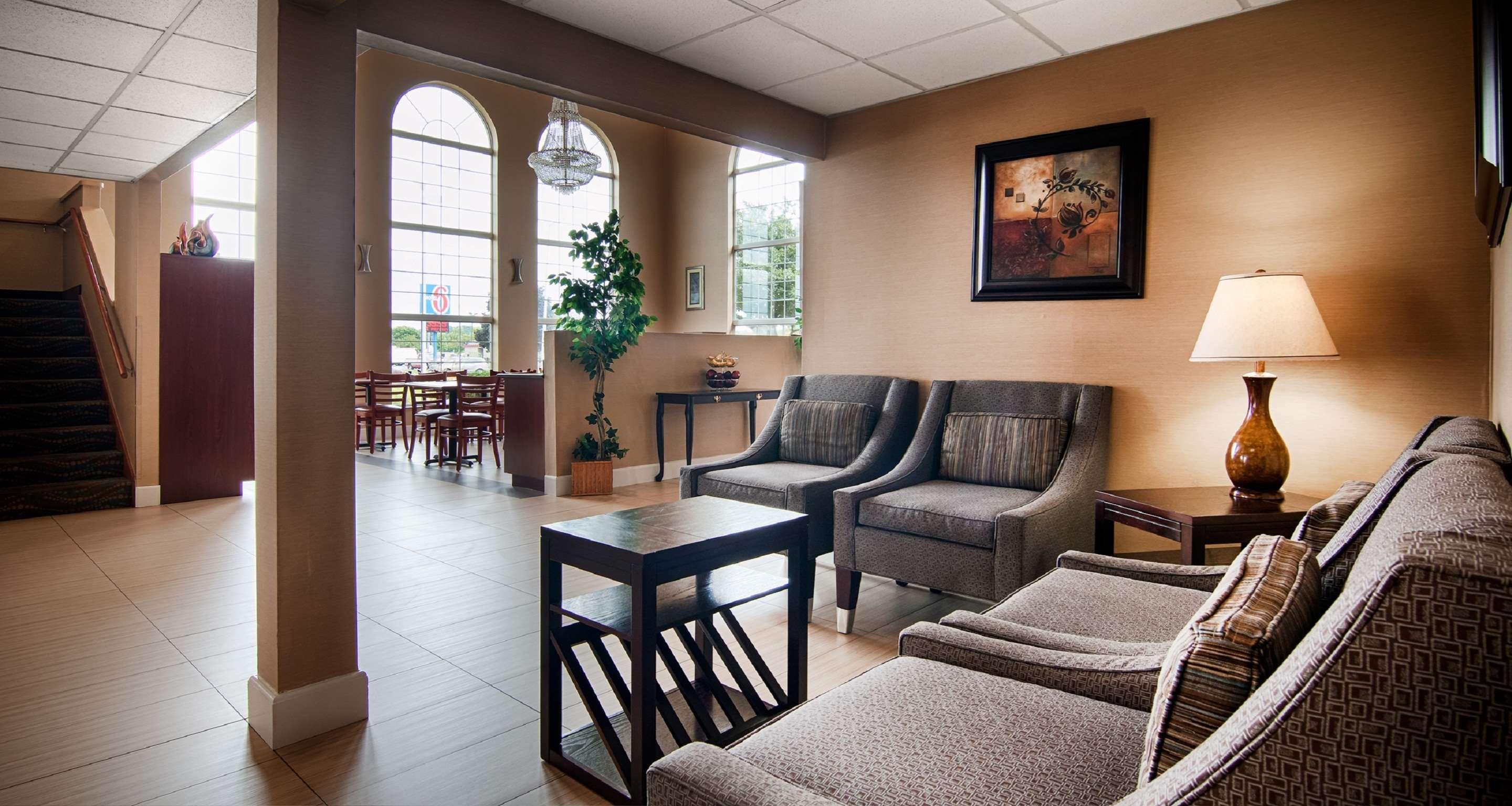 מולין Best Western Airport Inn מראה חיצוני תמונה