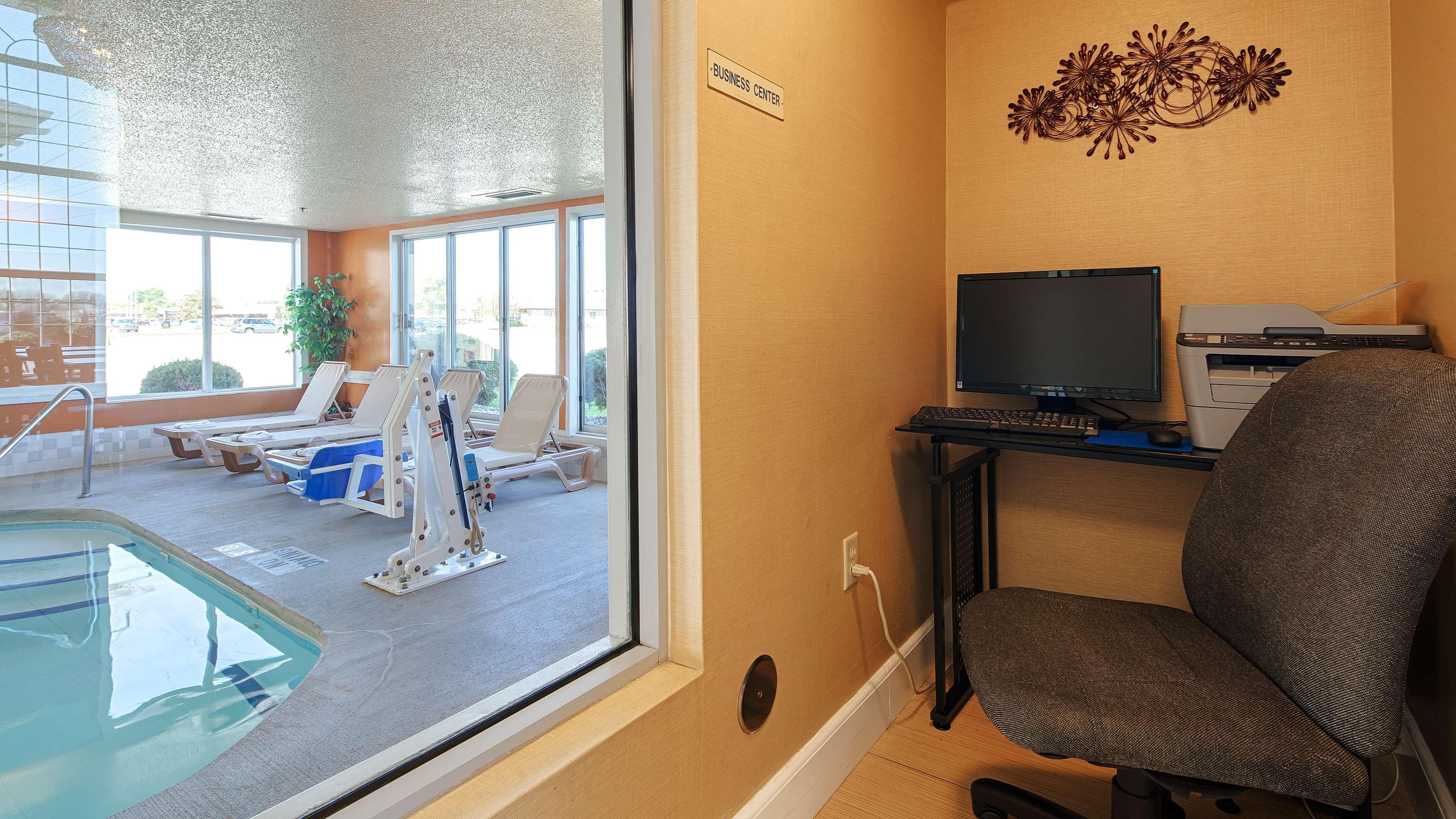 מולין Best Western Airport Inn מראה חיצוני תמונה