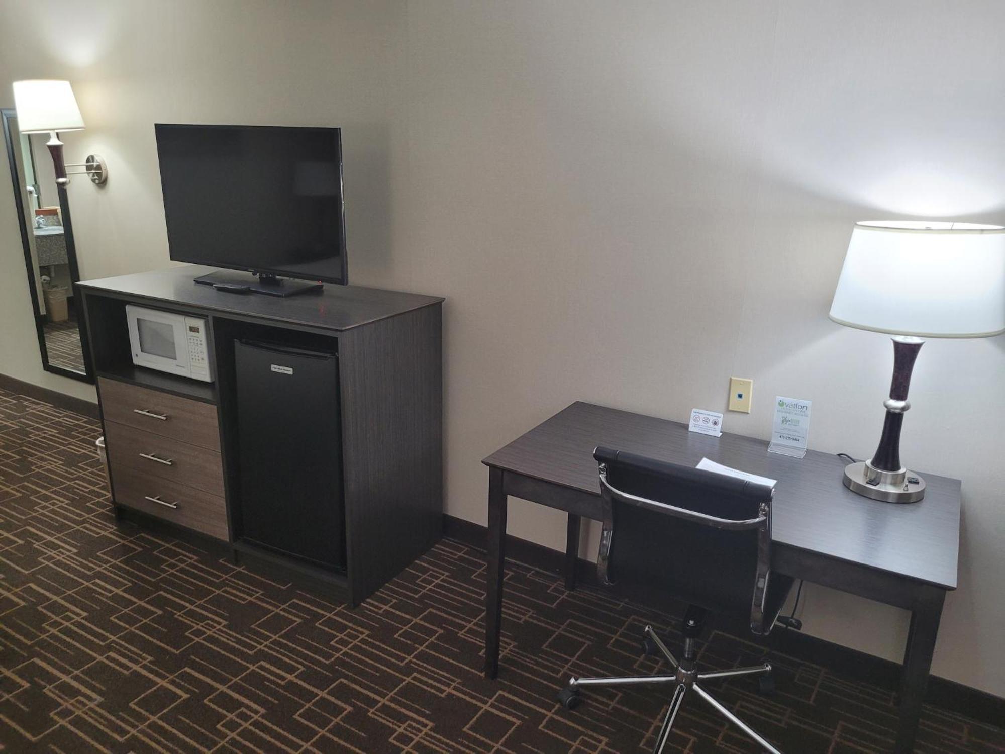 מולין Best Western Airport Inn מראה חיצוני תמונה