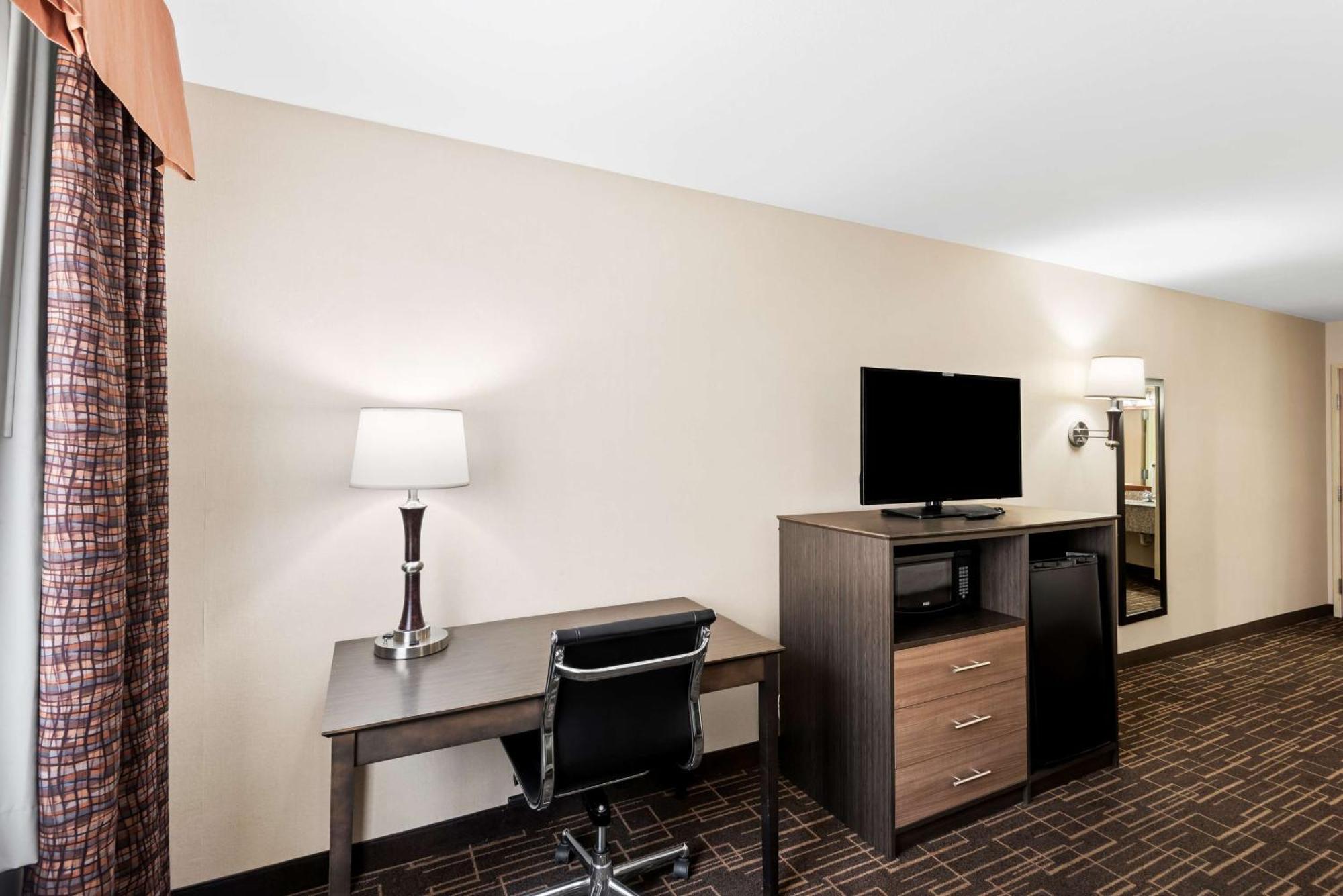 מולין Best Western Airport Inn מראה חיצוני תמונה