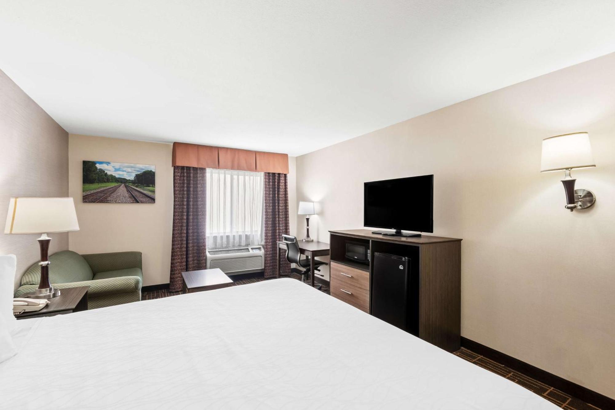 מולין Best Western Airport Inn מראה חיצוני תמונה