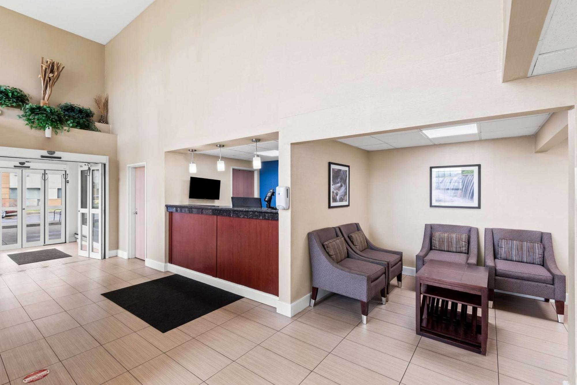 מולין Best Western Airport Inn מראה חיצוני תמונה