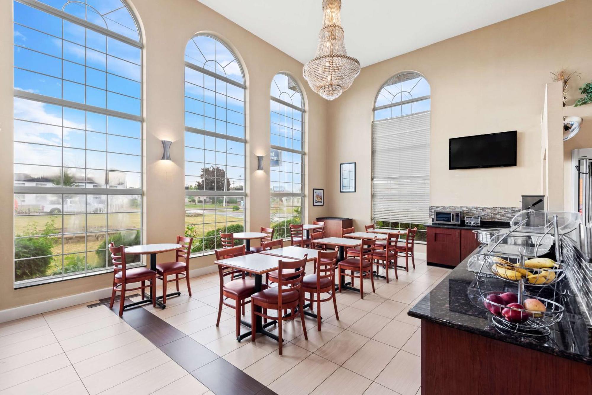 מולין Best Western Airport Inn מראה חיצוני תמונה