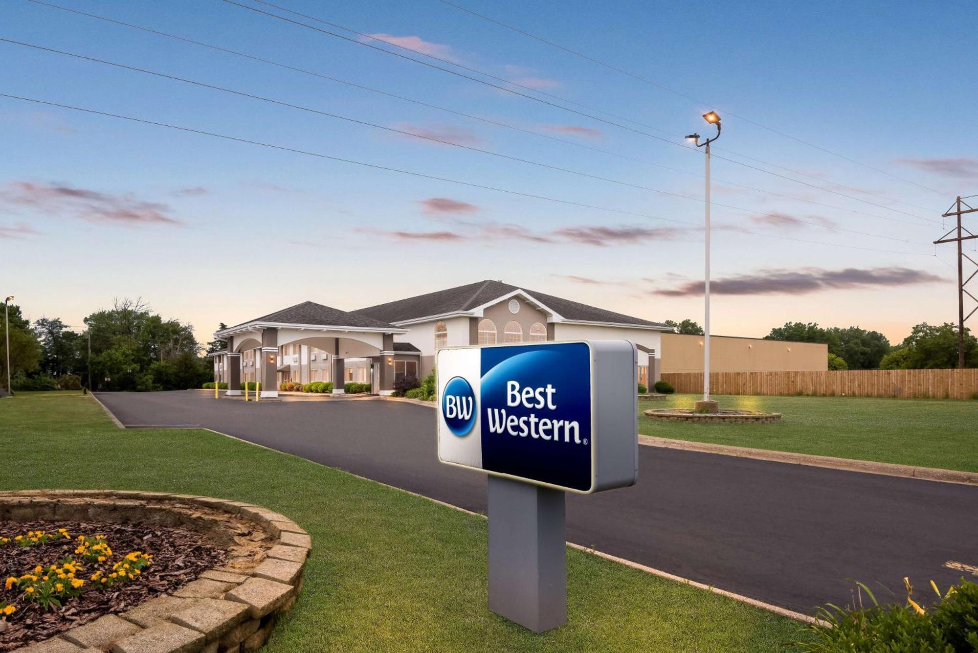 מולין Best Western Airport Inn מראה חיצוני תמונה